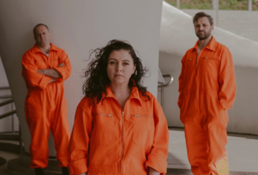 Заходит Андроид в Бар